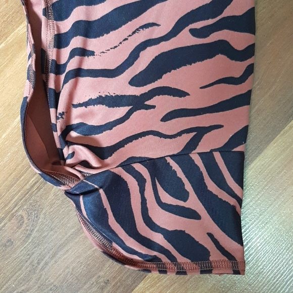 FABLETICS "Pure Lux" Cropped Yoga Pants Tiger Print XL - Picture 2 of 9
